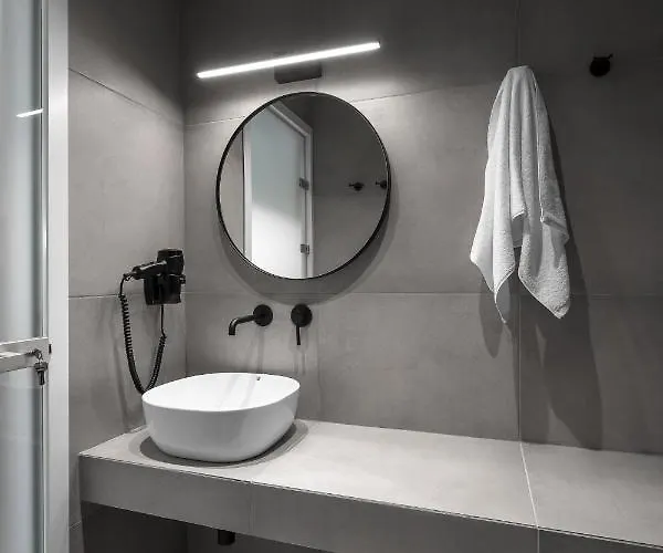 Rothos Luxury 斯塔夫罗斯